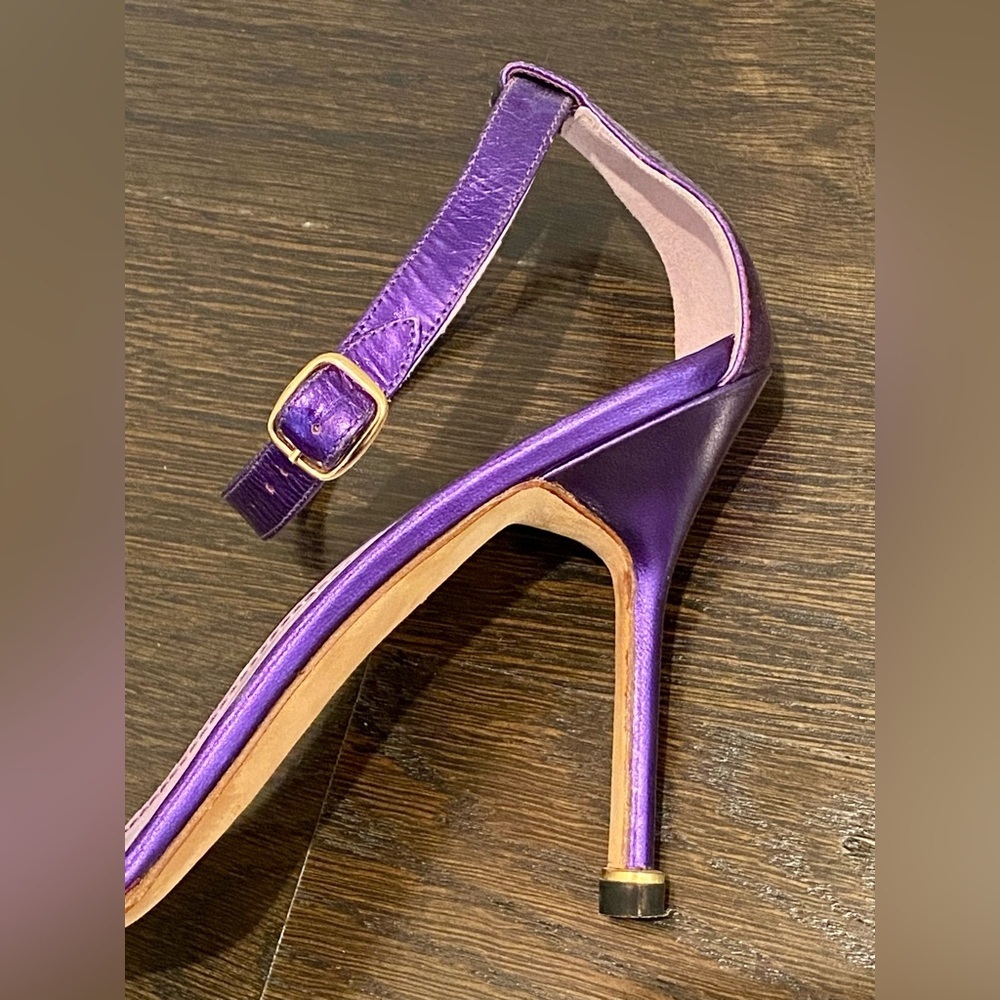 Manolo Blahnik Chaos Purple Metallic Ankle Strap Stiletto Heels 38.5 - Picture 7 of 9